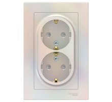 Розетка двойная с заземлением со шторками с рамкой Schneider Electric AtlasDesign ATN000426 Жемчуг -