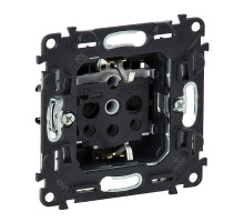 Valena In'Matic - Розетка 2P+E нем. стд., со шторками, винтовые зажимы